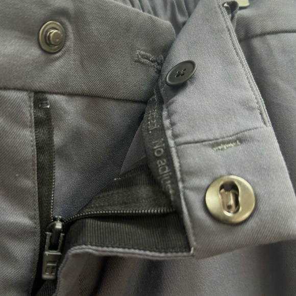 Tommy John Men's Asphalt Gray
The Go Anywhere Collection Pants Sz 36/37 - Picture 5 of 10